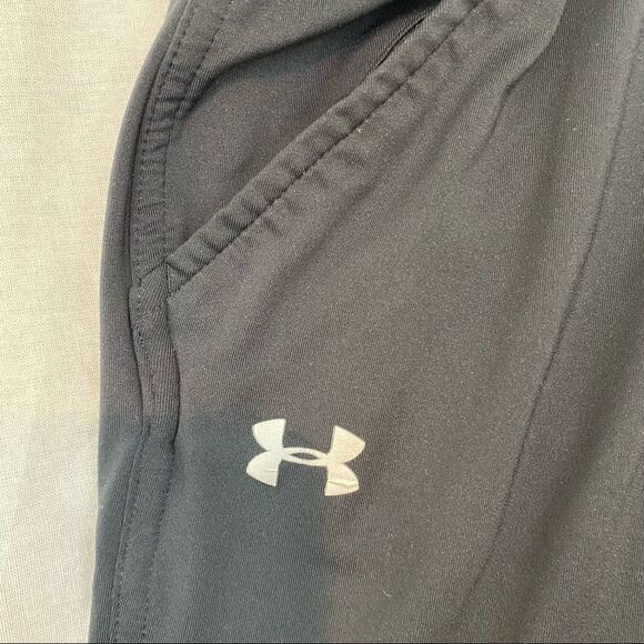 Ladies Under Armour Black Cropped Sports Pants M - Picture 7 of 13